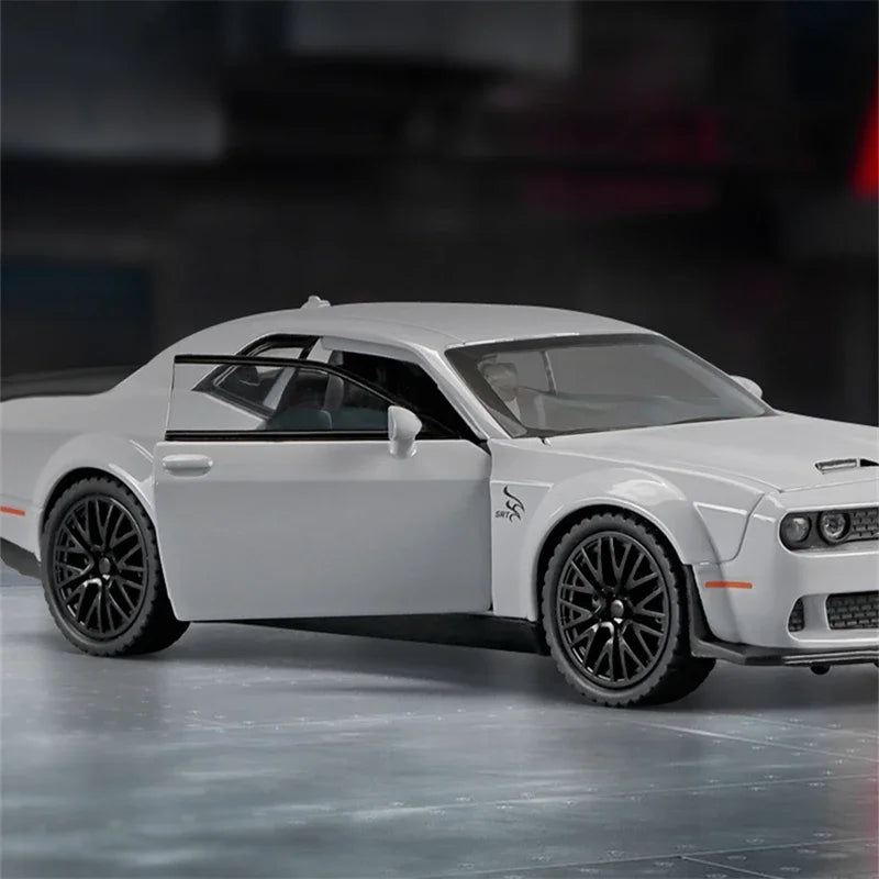 1:32 Dodge Challenger SRT Hellcat Alloy Muscle Car Model White